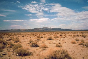 800px-Death_Valley,19820816,Desert,incoming_near_Shoshones