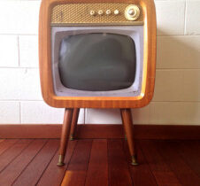 retro-vintage-tv-set-1411638